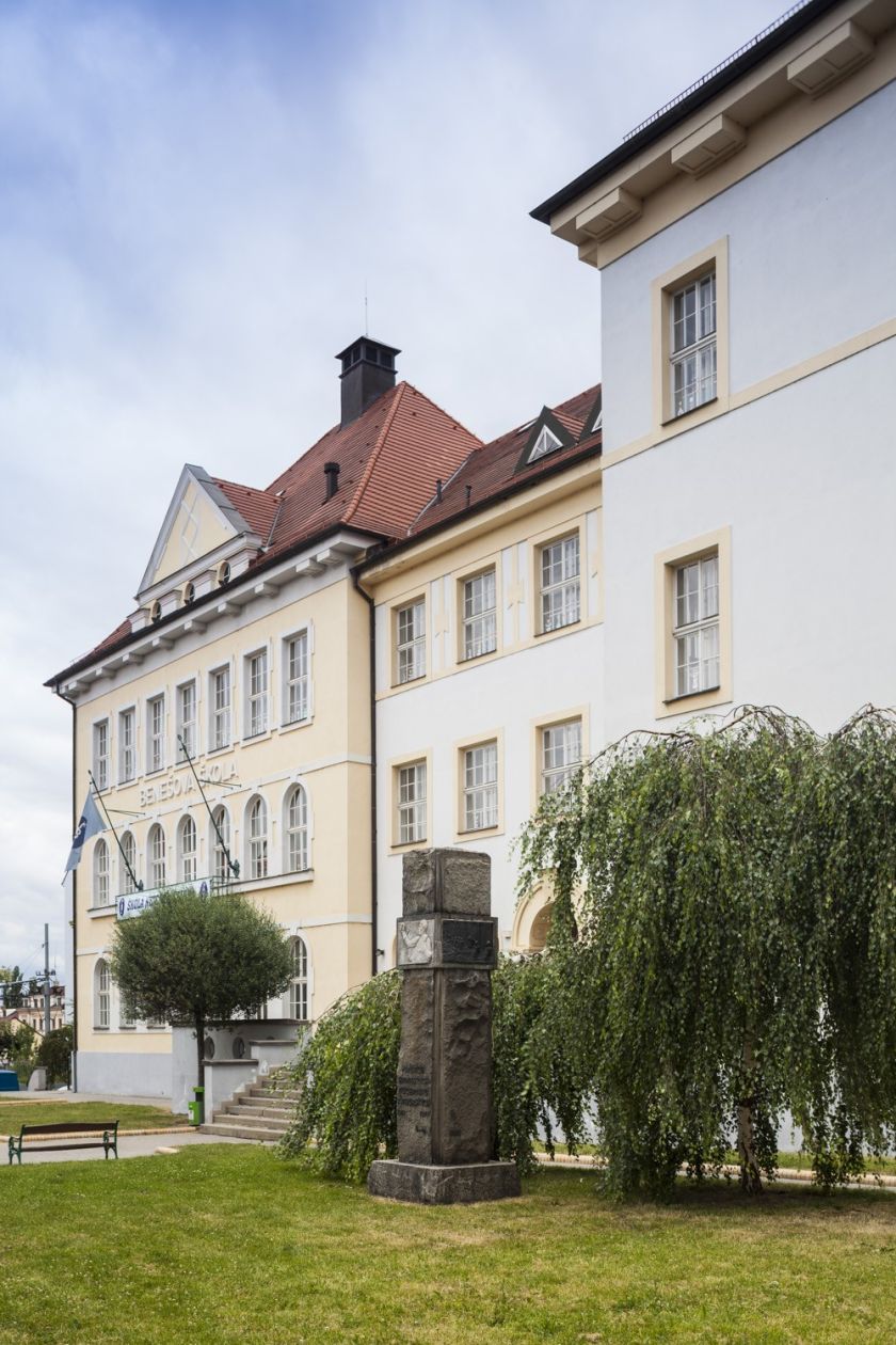 Budova1998 Budova1998