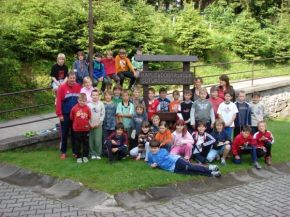 To jsme my. 3.B a 4.B (až na jednu holku samí kluci).